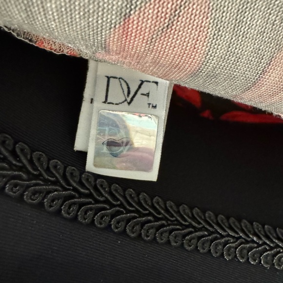 Diane Von Furstenburg Black Silk Jersey Wrap Dress With Red Lips Print - Picture 6 of 14